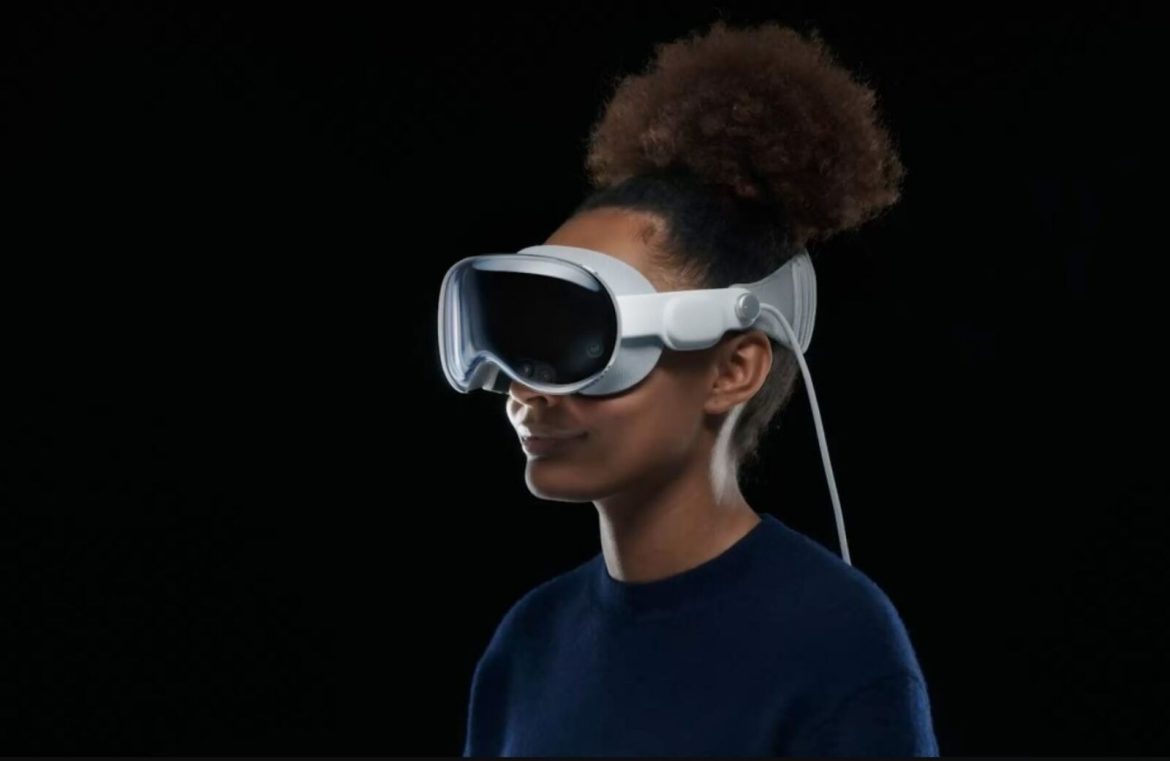 Apple-is-Running-One-Day-Coding-Labs-to-Allow-Developers-to-Test-their-Apps-on-Apple-Vision-Pro_c764524587aa464c671576b8540b19f1